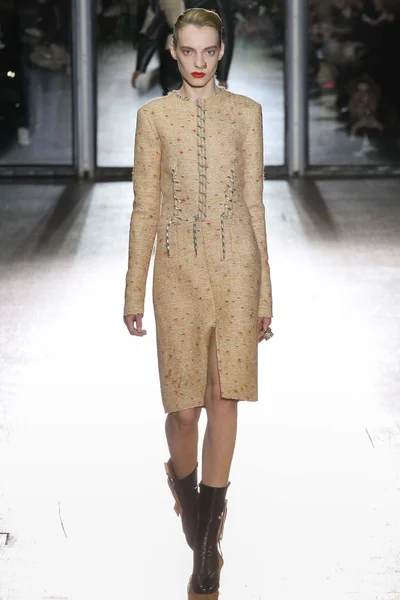Look 12